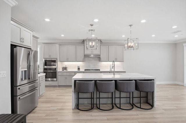 2131 Satinleaf Dr, Riverbank, CA 95367