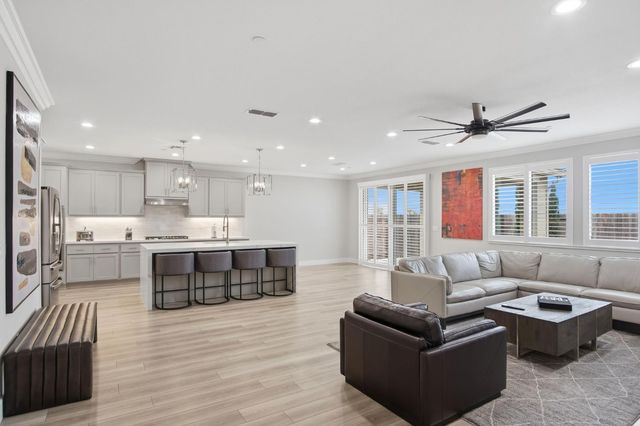 2131 Satinleaf Dr, Riverbank, CA 95367