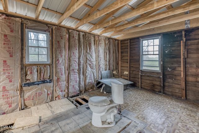 333 Southwest Fuller Street, Abingdon, VA 24210