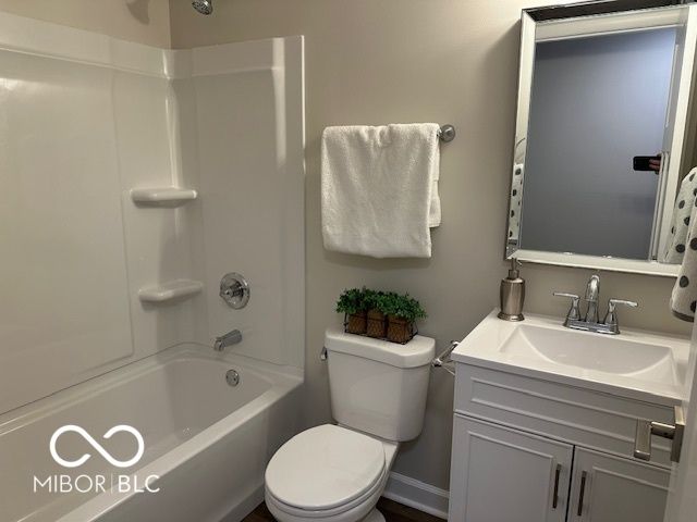 1612 Rocky Ford Road, Columbus, IN 47203