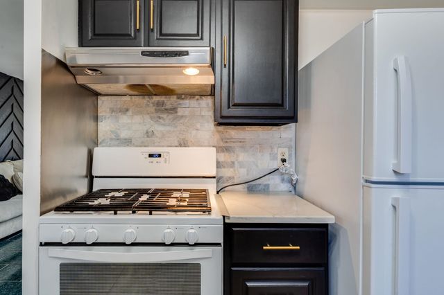 1400 W 51st St S, Wichita, KS 67217