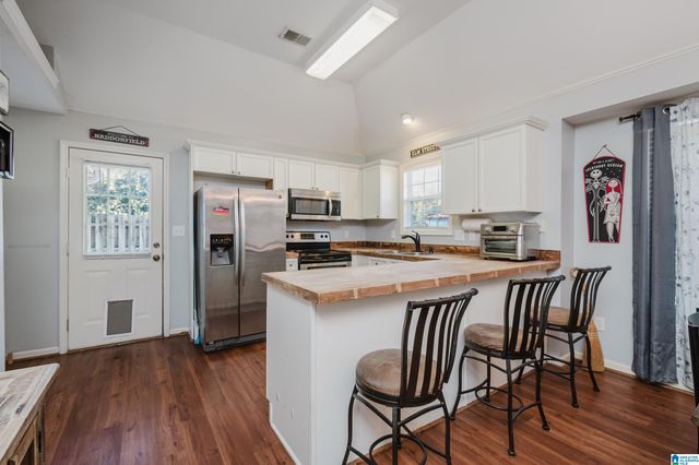 1040 VILLAGE TRAIL, Calera, AL 35040