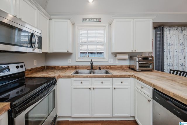 1040 VILLAGE TRAIL, Calera, AL 35040