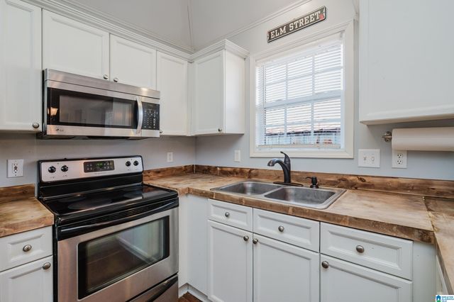 1040 VILLAGE TRAIL, Calera, AL 35040