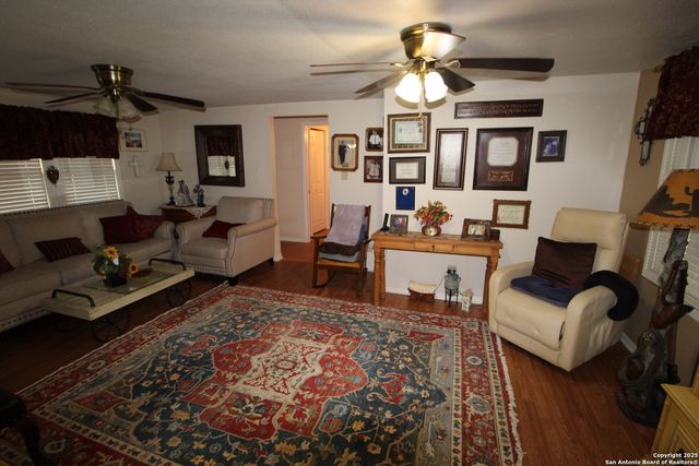 19411 Somerset, Lytle, TX 78052