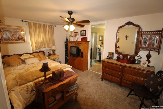 19411 Somerset, Lytle, TX 78052