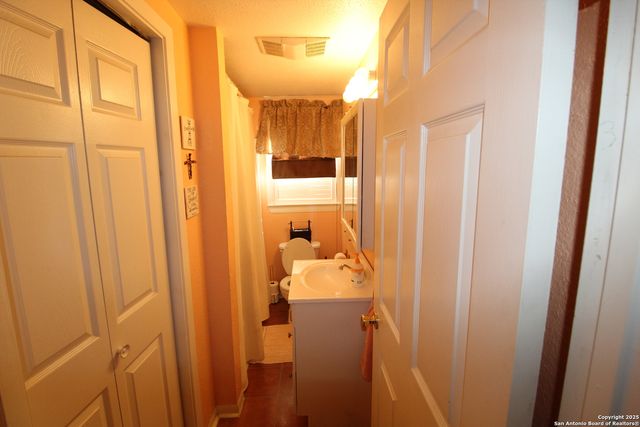 19411 Somerset, Lytle, TX 78052