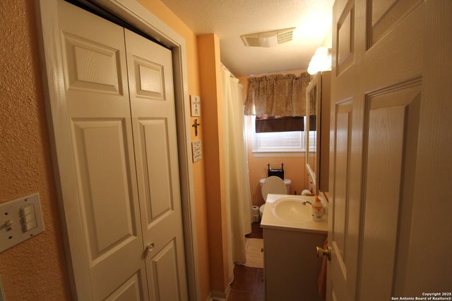 19411 Somerset, Lytle, TX 78052