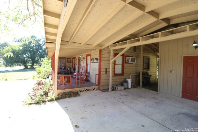 19411 Somerset, Lytle, TX 78052