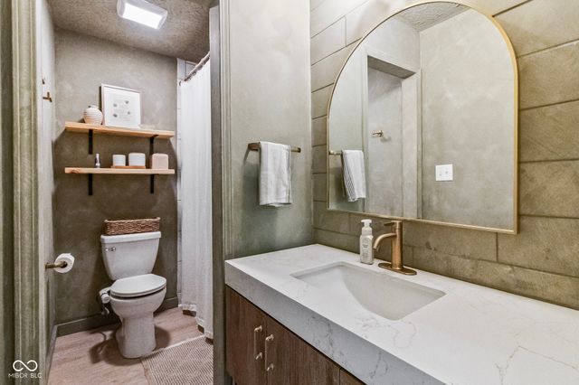 1333 Greenhills Road, Greenfield, IN 46140