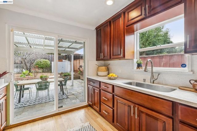 21330 21330 TYEE STREET, Castro Valley, CA 94546