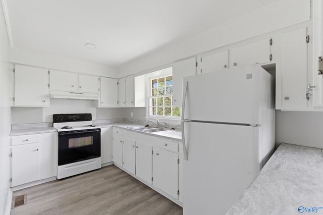 69 E Lakeside Drive, Florence, AL 35630