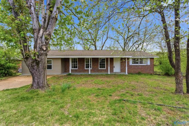 69 E Lakeside Drive, Florence, AL 35630