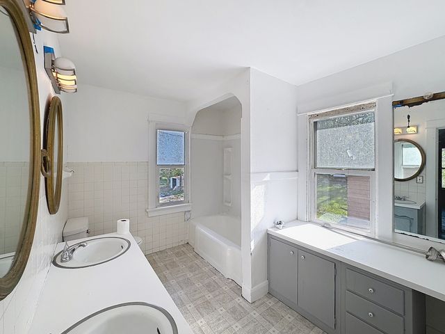 1225 23rd Avenue, Rock Island, IL 61201