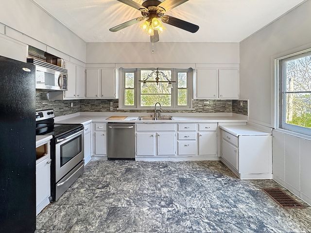 1225 23rd Avenue, Rock Island, IL 61201