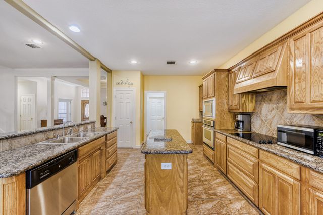 1820 Lake Glen Trail, Mansfield, TX 76063