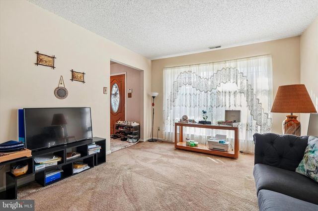 2446 NEW MARKET SQ S, Bensalem, PA 19020