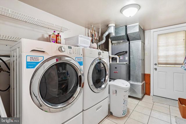 2446 NEW MARKET SQ S, Bensalem, PA 19020