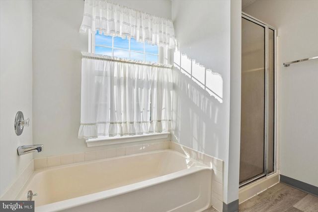 2446 NEW MARKET SQ S, Bensalem, PA 19020