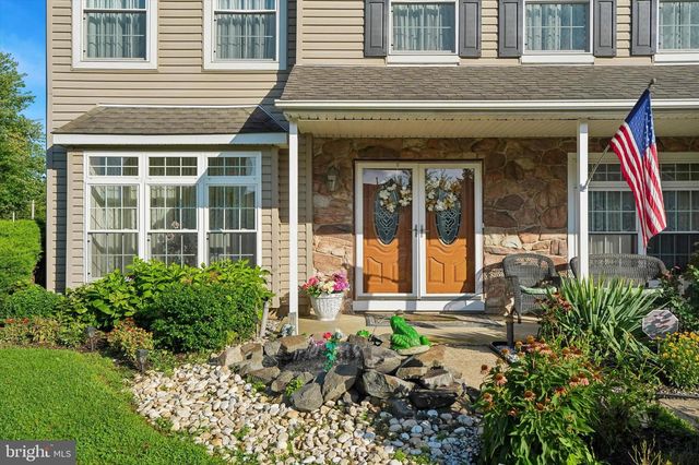 2446 NEW MARKET SQ S, Bensalem, PA 19020