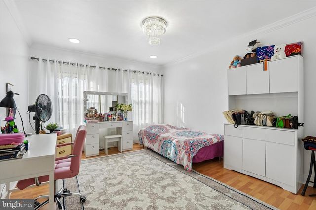 2446 NEW MARKET SQ S, Bensalem, PA 19020