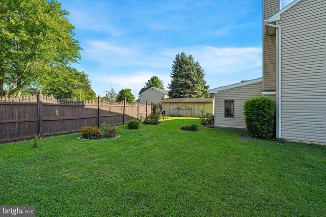 2446 NEW MARKET SQ S, Bensalem, PA 19020