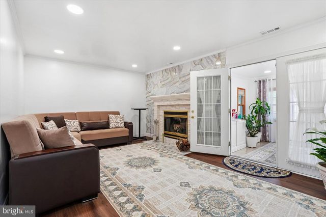 2446 NEW MARKET SQ S, Bensalem, PA 19020