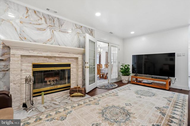 2446 NEW MARKET SQ S, Bensalem, PA 19020
