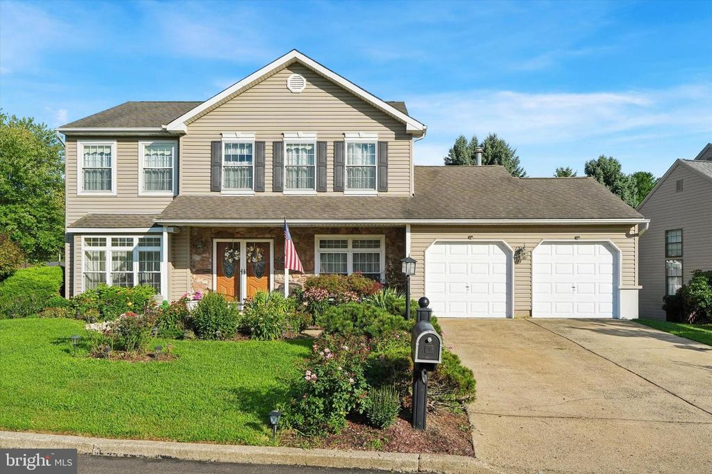 2446 NEW MARKET SQ S, Bensalem, PA 19020