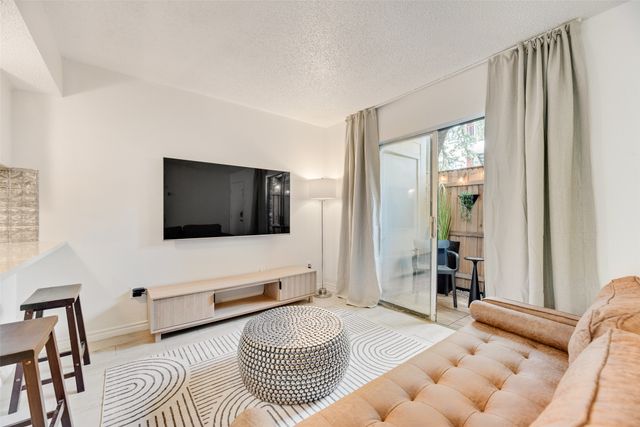 1810 N Garrett Avenue 119, Dallas, TX 75206