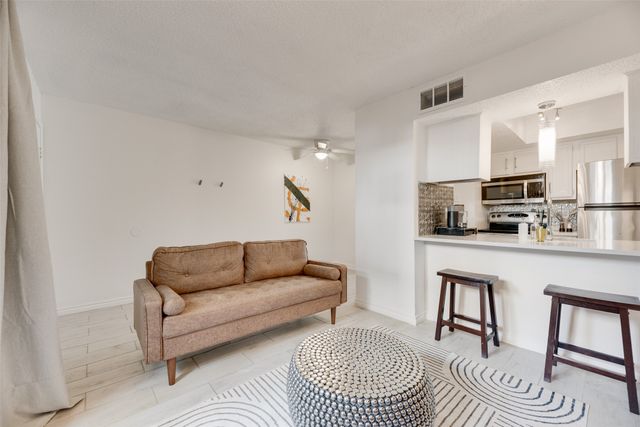 1810 N Garrett Avenue 119, Dallas, TX 75206