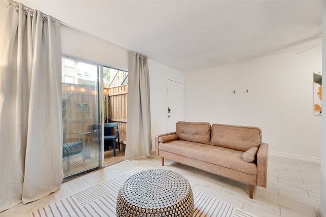 1810 N Garrett Avenue 119, Dallas, TX 75206