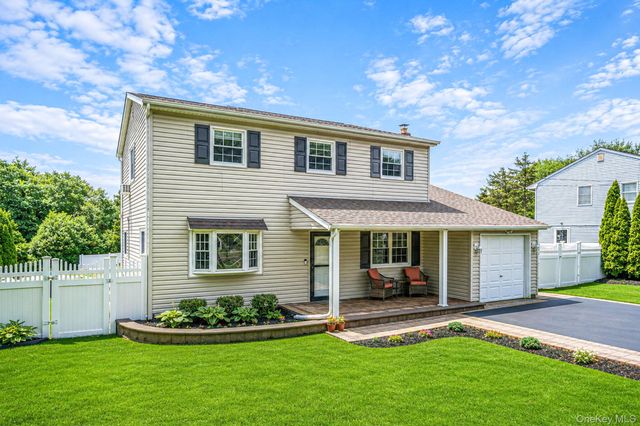 320 Peconic Avenue, Medford, NY 11763