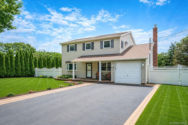 320 Peconic Avenue, Medford, NY 11763