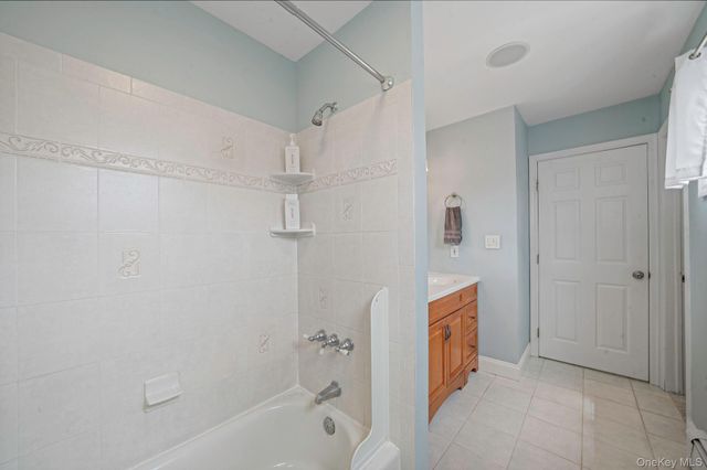 320 Peconic Avenue, Medford, NY 11763
