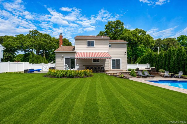 320 Peconic Avenue, Medford, NY 11763