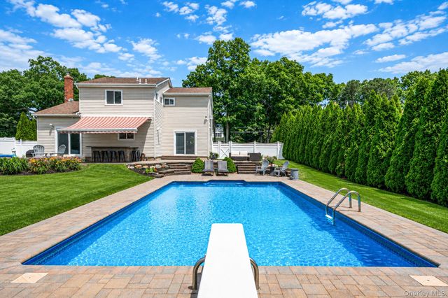 320 Peconic Avenue, Medford, NY 11763