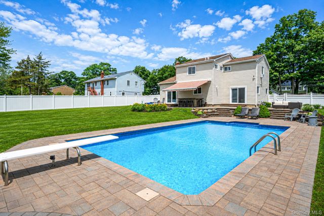 320 Peconic Avenue, Medford, NY 11763