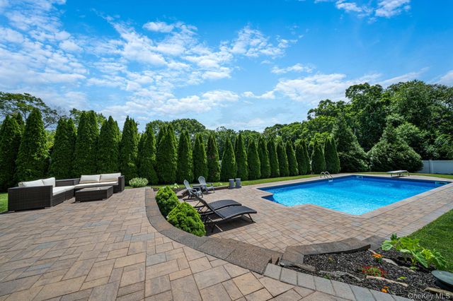 320 Peconic Avenue, Medford, NY 11763
