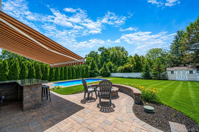 320 Peconic Avenue, Medford, NY 11763