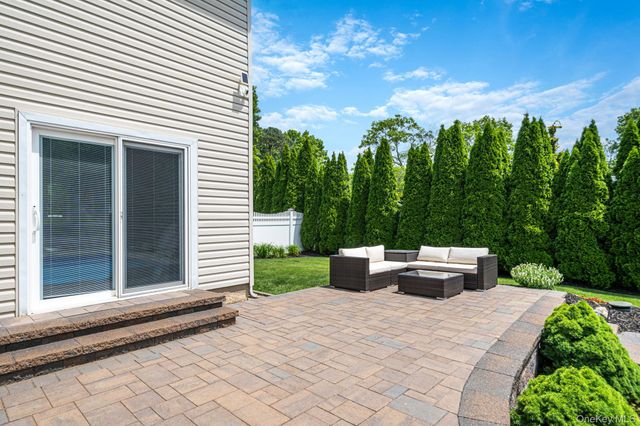320 Peconic Avenue, Medford, NY 11763