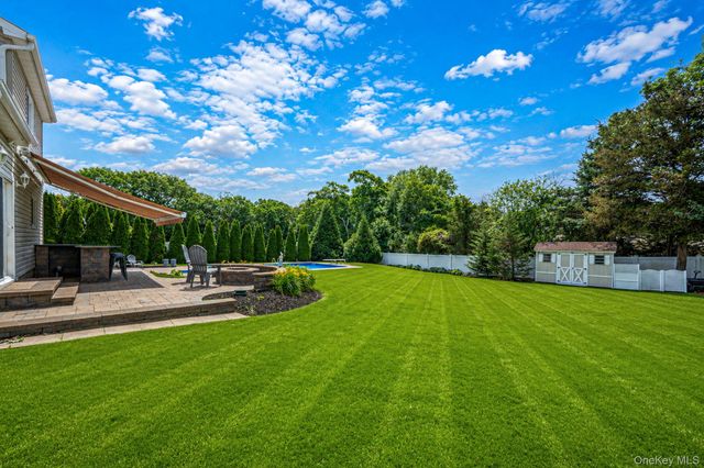 320 Peconic Avenue, Medford, NY 11763