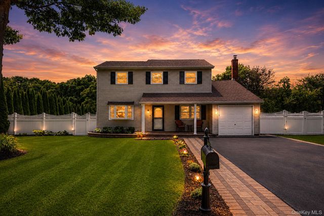 320 Peconic Avenue, Medford, NY 11763