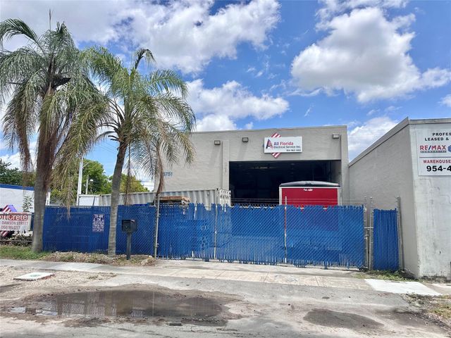 5751 Dawson St, Hollywood, FL 33023