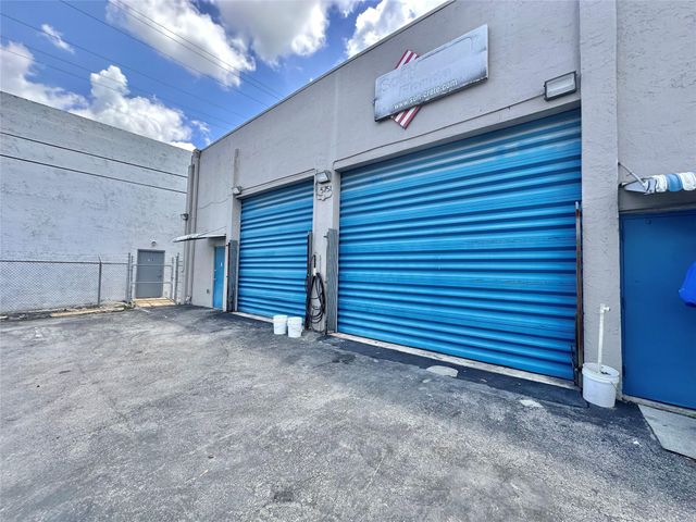 5751 Dawson St, Hollywood, FL 33023