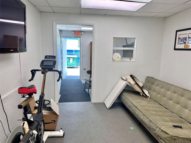 5751 Dawson St, Hollywood, FL 33023