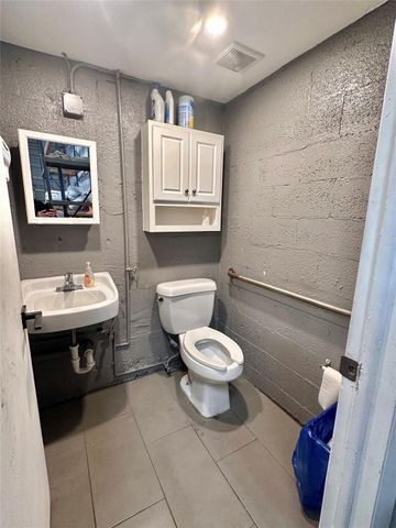 5751 Dawson St, Hollywood, FL 33023