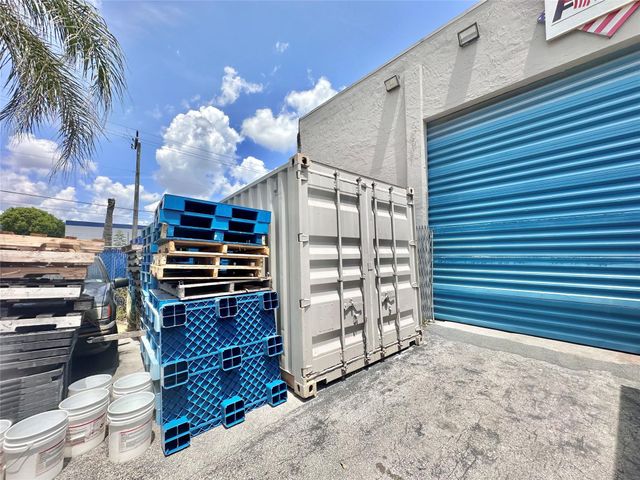 5751 Dawson St, Hollywood, FL 33023