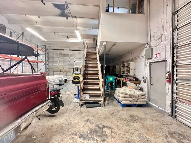 5751 Dawson St, Hollywood, FL 33023