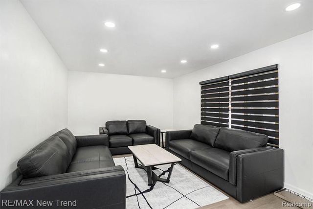 7135 Capri Drive, White Lake, MI 48383